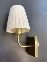 Arandela decorativa Dourado brilho com cúpula de voil bege para lâmpada vela E27 - Metal domado Arandela decorativa Dourado brilho com cúpula de voil bege para lâmpada vela E27 - Metal domado