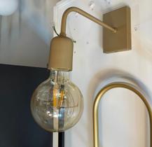 Arandela para lâmpada de filamento bocal E27 Dourado fosco Thomas G Cod.5971.43 - Metal Domado Arandela para lâmpada de filamento bocal E27 Dourado fosco Thomas G Cod.5971.43 - Metal Domado