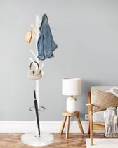 Arara de chão ZOZOE 178 cm em metal com base de mármore e 8 ganchos Arara de chão ZOZOE 178 cm em metal com base de mármore e 8 ganchos
