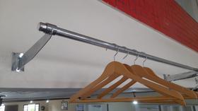 Arara de Parede Cromada Tubo Redondo de 1 Metro Arara de Parede Cromada Tubo Redondo de 1 Metro