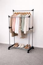 Arara para Roupas Ajustável com Sapateira Rodas 360 Cabideiro Multmaxx Arara para Roupas Ajustável com Sapateira Rodas 360 Cabideiro Multmaxx