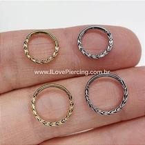 Argola aço chevron clicker dourada com fecho clicker