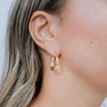 Argola Amassada Grande Fecho Italiano Semijoia Banhada em Ouro 18k - BR021786