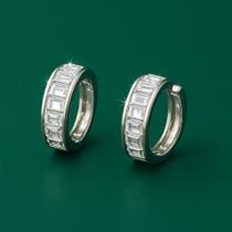Argola Click 11 MM em prata 925 legitima e Zirconias baguete Argola Click 11 MM em prata 925 legitima e Zirconias baguete