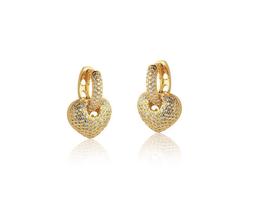 ARGOLA CRAVEJADA COM PINGENTE DE CORAÇÃO BANHADA A OURO - Joia Elegante ARGOLA CRAVEJADA COM PINGENTE DE CORAÇÃO BANHADA A OURO - Joia Elegante