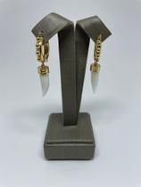 Argola dente de sabre folheado a ouro. Argola dente de sabre folheado a ouro.