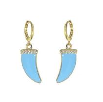 Argola dente de sabre turquesa com base de microzircônias banhado a ouro