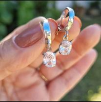 Argola em aço hipoalergenico.