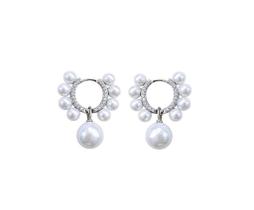 ARGOLA EM PÉROLA SHELL BANHADA A RÓDIO BRANCO - Joia Elegante