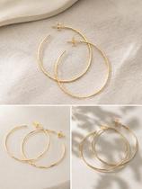 Argola Fina Clássica Banho Dourado Elegância Combina com Tudo Argola Fina Clássica Banho Dourado Elegância Combina com Tudo
