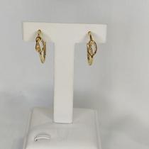 Argola fina com nó no meio