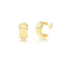 Argola Larga Banhada a Ouro com Cravação Entrelaçada - MEIA Argola Larga Banhada a Ouro com Cravação Entrelaçada - MEIA