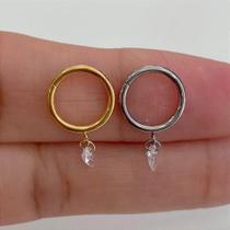 ARGOLA TITÂNIO COM PINGENTE TRIÂNGULO - 1,2mm ARGOLA TITÂNIO COM PINGENTE TRIÂNGULO - 1,2mm