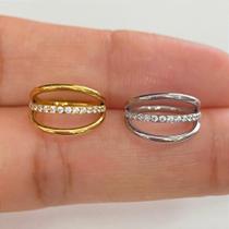 ARGOLA TITÂNIO TRIPLE VOLTA ZIRCÔNIAS CLICKER - Dourado com Zircônias