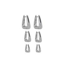 Argola Triangular Cravejada em Zircônia e Banhada Ouro 18k Argola Triangular Cravejada em Zircônia e Banhada Ouro 18k