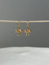 Argolinha com Pingente de Laço Cravejada - Semijoia Banhada a Ouro 18K