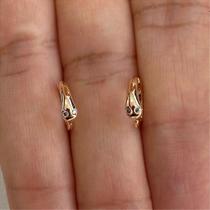 Argolinhas cobrinhas lisas com zircônias - par de argolinhas em metal banhado