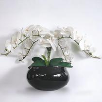 Arranjo 4 flores de orquideas brancas no vaso preto luxo