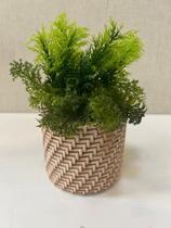 Arranjo Artificial Decorativo de Pcks Verdes e vaso de cerâmica imitando palha 17cm Arranjo Artificial Decorativo de Pcks Verdes e vaso de cerâmica imitando palha 17cm