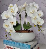 Arranjo Com 4 Orquídeas Branca Vaso Ceramica 28cm - FLORESCER DECOR