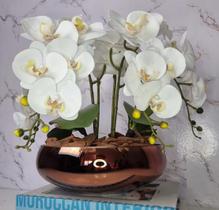Arranjo Com 4 Orquídeas Branca Vaso Cobre 28cm - FLORESCER DECOR