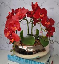 Arranjo Com 4 Orquídeas Vermelha Vaso Dourado 28cm - FLORESCER DECOR