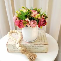Arranjo de cerâmica branco com mini camélias e florzinhas rosa 20ax19l/cm