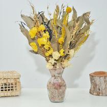 Arranjo de flores desidratadas petit bounganville amarelo + vaso de vidro