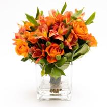 Arranjo de Flores em Vaso Cubo de Vidro Wanda