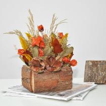 Arranjo de flores naturais desidratadas cachepô de madeira rústico