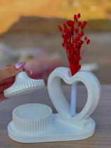 Arranjo de Flores SempreVivas Naturais em Vaso Decorativo, 15 cm, Branco com Padrão Art Déco