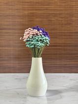 Arranjo de Flores SempreVivas Naturais em Vaso Decorativo, 15 cm, Branco com Padrão Art Déco