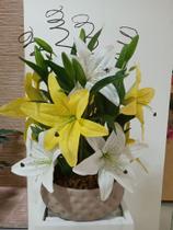 Arranjo de Lírios de Silicone.