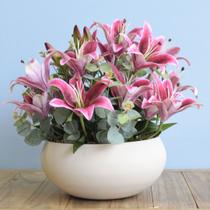 Arranjo de Lírios Pink e Eucalipto Artificial no Vaso Nude Formosinha