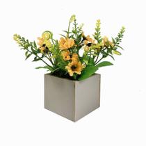 Arranjo de margaridas decorativos