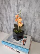 Arranjo De Mini Orquídea Laranja Vaso Preto Quadrado Arranjo De Mini Orquídea Laranja Vaso Preto Quadrado