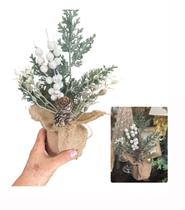 Arranjo de Natal com Pinhas Pick Juta Vaso Decorativo 32 cm Arranjo de Natal com Pinhas Pick Juta Vaso Decorativo 32 cm