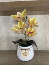Arranjo de orquídea artificial com toque real com vaso de cerâmico branco - Nika Presentes