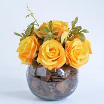 Arranjo de Rosas Artificiais Amarelas em Vaso de Vidro Bia - Vila das Flores