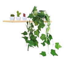 Arranjo de Trepadeira artificial em Vaso Branco Trançado
