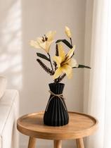 Arranjo Floral de Lírio Permanente em Vaso Decorativo Pequeno para Mesa