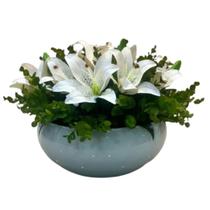 Arranjo Flores Artificiais Lírios Com Verdinhos Vaso Branco - La Caza Store