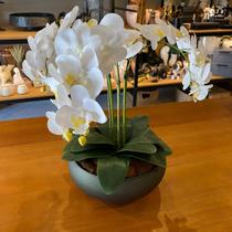 Arranjo Grande Centro de Mesa 3 Orquídeas Branca 3d Vaso Verde - Decore Fácil Shop