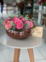 Arranjo grande de Rosas pink e vaso translucido rosa Arranjo grande de Rosas pink e vaso translucido rosa