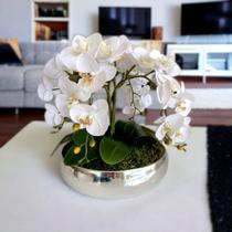 Arranjo Mesa Flores 4 Orquídeas Brancas Vaso Ouro 28x12cm - La Caza Store
