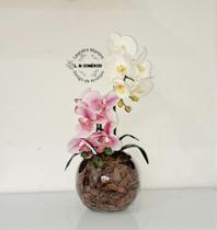 Arranjo Orquídea Branca Com Rosa Borboleta 3D Realista Permanente Siliconada Para Decoração de Mesa