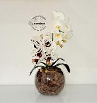 Arranjo Orquídea Branca Pintada Borboleta 3D Realista Permanente Siliconada Para Decoração de Mesa