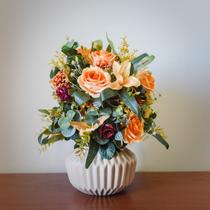 Arranjo Rosas e Lírios Terrosos Arranjo Rosas e Lírios Terrosos