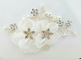Arranjo Tiara Grinalda Acessório de Cabelo Noiva Daminha Arranjo Tiara Grinalda Acessório de Cabelo Noiva Daminha