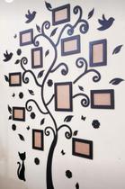 Arvore moldura genealogica p preta com quadros familia com gato de rabo